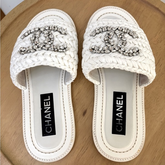 CHANEL  Raffia Crystal CC Mules Sandals - Picture 5 of 8